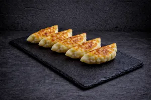 Gyosas de pollo fritas (5 unidades)