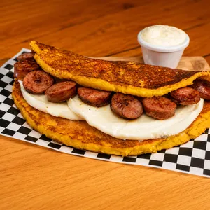 Cachapa Mixta 6 Con Chorizo Parrillero