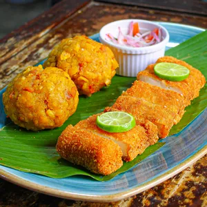 Pescado frito c/ acompañamiento