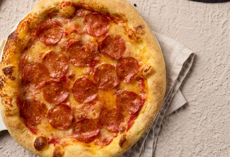 Pizza mediana pepperoni y mozzarella