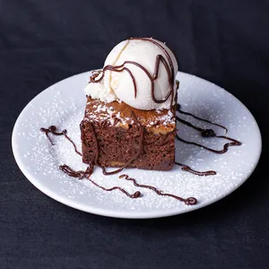Brownie con helado