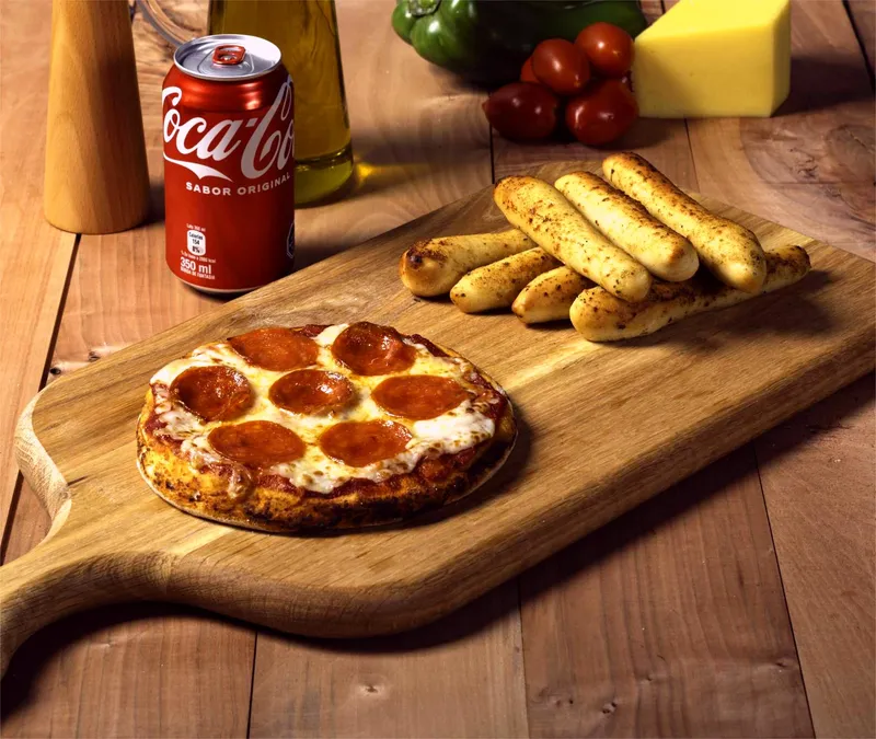Promo personal Pizza 18cm+ Bebida Lata+Palitos de ajo Promo personal Pizza 18cm+ Bebida Lata+Palitos de ajo