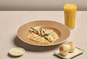 Combo pasta spaghetti involtini pollo + Jugo