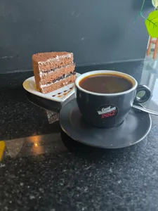 Torta de Bizcochuelo  COOKIES AND CREM