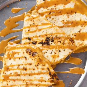 Quesadilla  Arequipe y Tajin