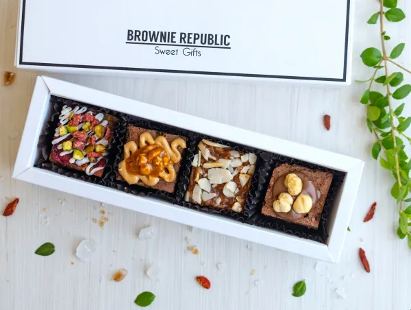 Black and white 4 brownie box