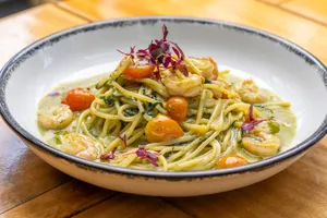 Spaghetti Camarón Pesto