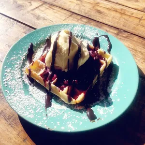 Waffle con helado