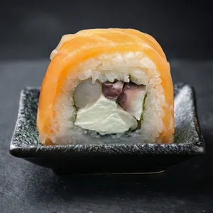 Costa Roll (c/salsa acevichada)