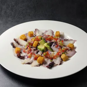 Tiradito Pulpo al Olivo