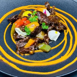 Nue Phad Phuket (crujiente de vacuno)