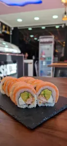 19. Salmón Furay, Queso, Palta, Envuelto en Salmón