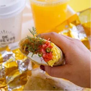 HUEVOS PARA TI: CAFE AMERICANO+JUGO CHICO+BURRITO