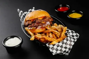 Cuarto de Libra + papas y bebida