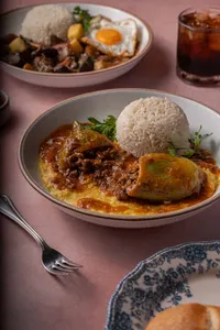 Caigua rellena de carne con pepián de choclo