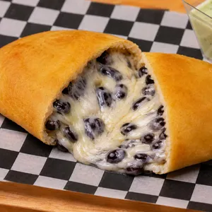 Empanada De Caraota Queso