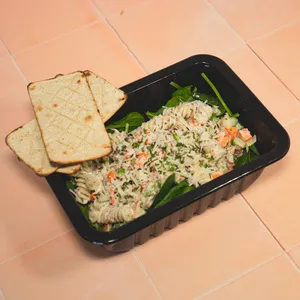 Ensalada de pasta fria con atún