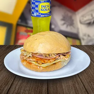 Combo 9 (1 suprema + 2 quesos + 2 jamones+ gaseosa +papas al hilo, cremas y ensaladas )
