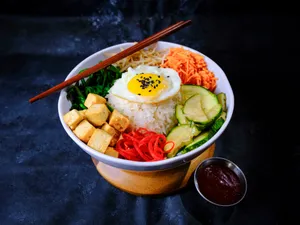 Bibimbap con tofu