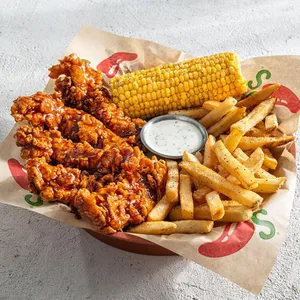 Honey Chipotle Crispers + choclo y papas fritas