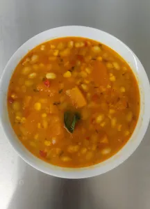 Porotos con mazamorra + entrada y postre.