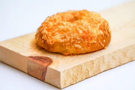 Bagel de Queso con Jalapeño
