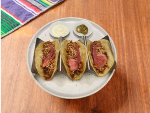 Taco Pollo con Mole (Especial)