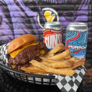 BURGER DOBLE O TRIPLE + CERVEZA TAMANGO GRATIS!