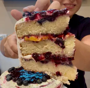 Porción Torta Limón y Arándanos