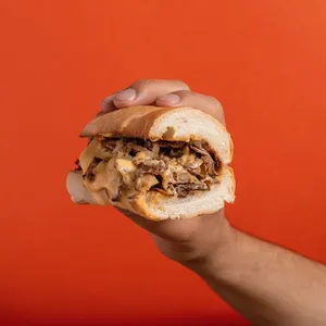 Medio Philly Cheese Dip Steak