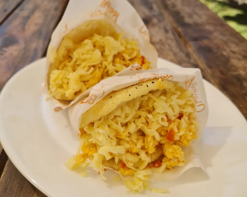 Porción Arepas de Perico y queso