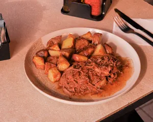 Almuerzo - Carne mechada con arroz o papas rústicas 450g