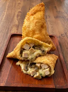 Emp. Pollo Champiñon Queso