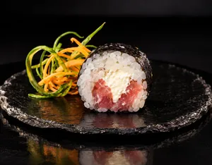 Hosomaki Atún y queso crema
