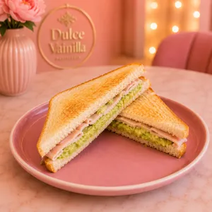 Sándwich de jamón y palta