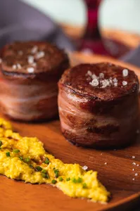 Medallones de filete envueltos en tocino (Filet Mignon) – Pack 4 Unidades