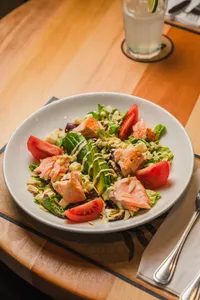 Ensalada Salmón y Cabra