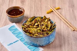 Edamames Spicy – Vainas de Soya Asadas con Salsa Spicy