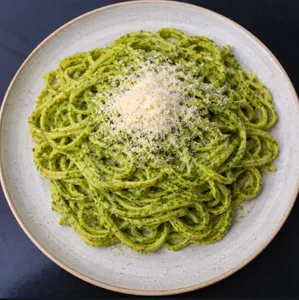 Porción tallarines al pesto