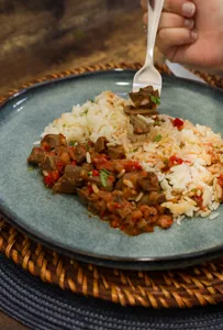 Riñonez al jerez con arroz