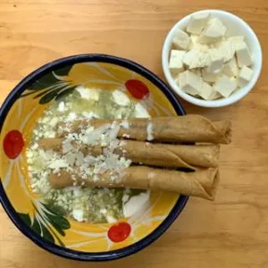 FLAUTAS AHOGADAS QUESO PANELA