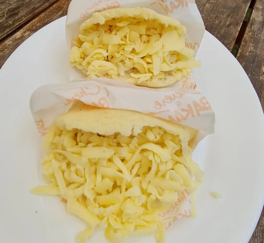 Porción Arepas de queso amarillo
