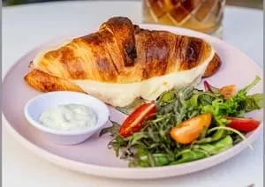 CROISSANT MOZZARELLA