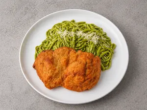 Tallarines verdes con milanesa