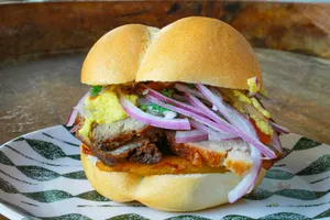 Pan con Chicharrón