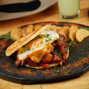 Arepa Bistec a caballo