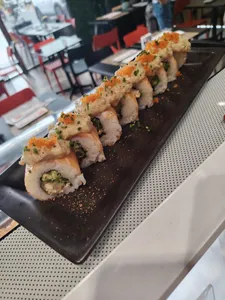 Arma a tu gusto tu roll nikkey