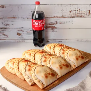 12 empanadas+bebida 1.5LT