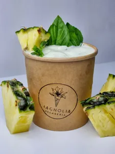 Helado de piña albahaca