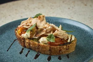 Tostada de Stracciatella